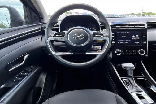 Black Pearl 2024 Hyundai TUCSON SE