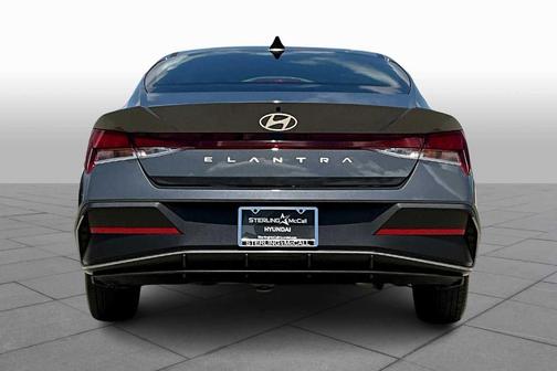 2024 Hyundai ELANTRA SE