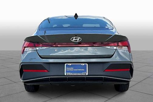 2025 Hyundai ELANTRA SE