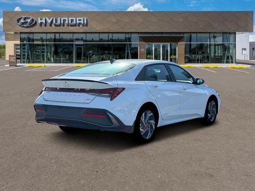 2025 Hyundai ELANTRA HEV SEL