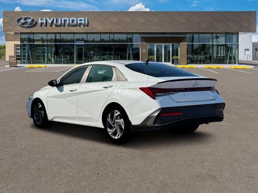 2025 Hyundai ELANTRA HEV SEL