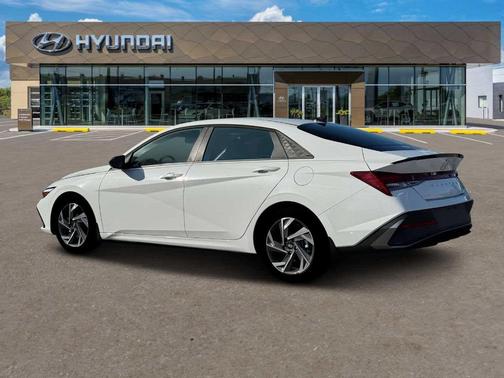 2025 Hyundai ELANTRA HEV SEL