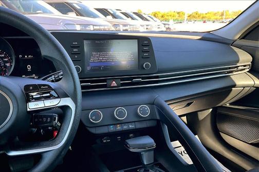 2022 Hyundai ELANTRA SE