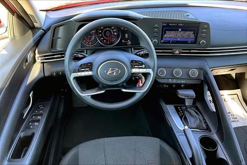 2022 Hyundai ELANTRA SE