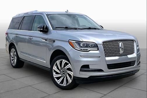 Silver Radiance Metallic Clearcoat 2023 Lincoln Navigator Reserve