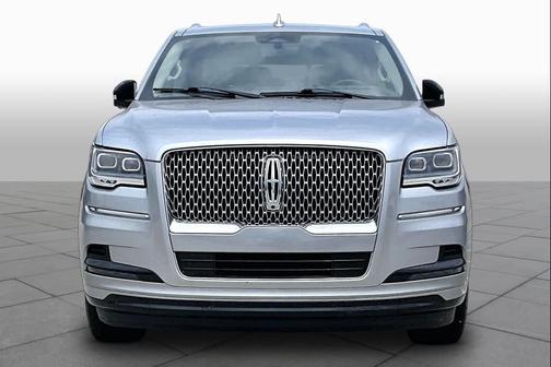 Silver Radiance Metallic Clearcoat 2023 Lincoln Navigator Reserve