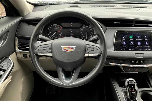 2023 Cadillac XT4 Luxury