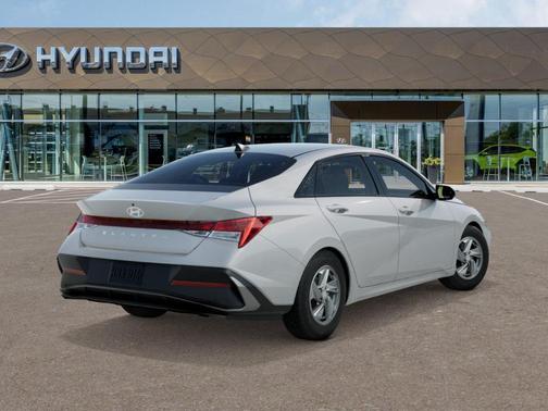 2025 Hyundai ELANTRA SE