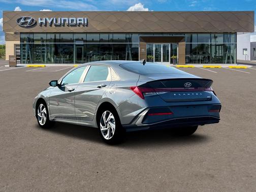 2025 Hyundai ELANTRA HEV SEL
