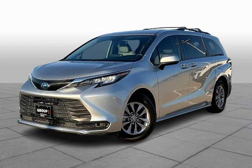 2022 Toyota Sienna LE