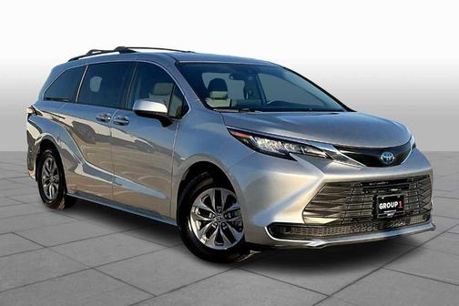 2022 Toyota Sienna LE