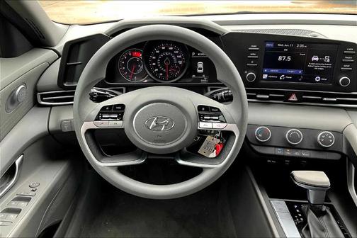 2023 Hyundai ELANTRA SE