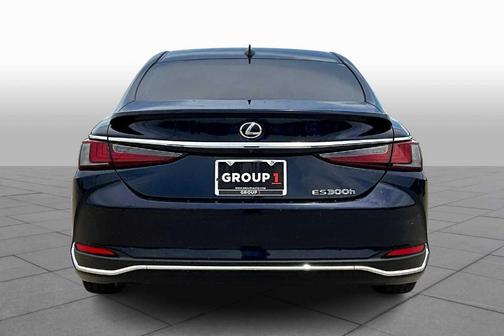 2022 Lexus ES 300h Ultra Luxury