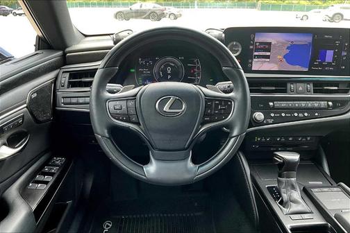 2022 Lexus ES 300h Ultra Luxury