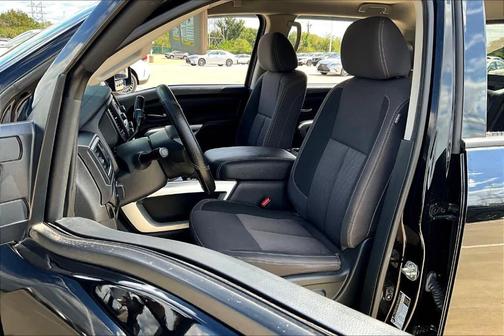 2022 Nissan Titan SV