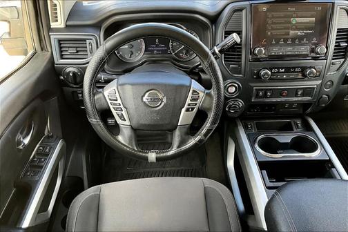 2022 Nissan Titan SV