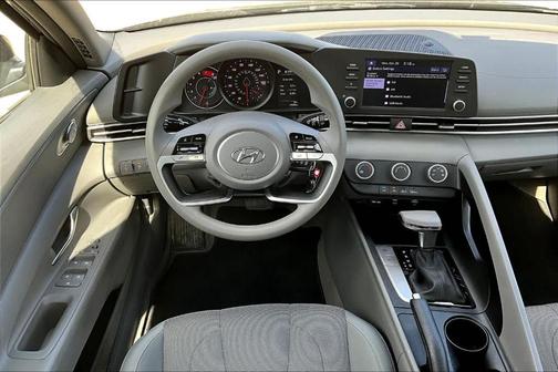 2023 Hyundai ELANTRA SE