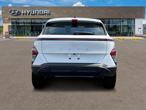 2025 Hyundai KONA SE
