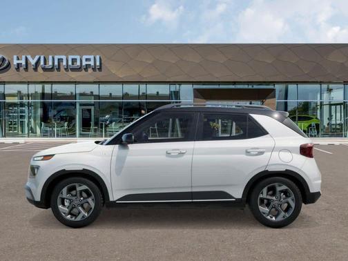 Lunar White w/Black Roof 2026 Hyundai VENUE SEL w/Two-Tone Roof
