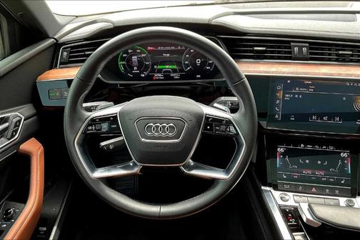 2022 Audi e-tron Premium