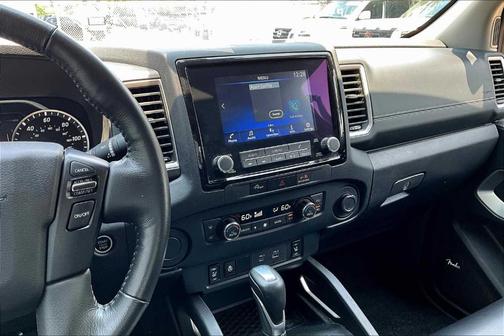 2024 Nissan Frontier SL
