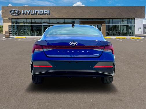 2025 Hyundai ELANTRA Limited