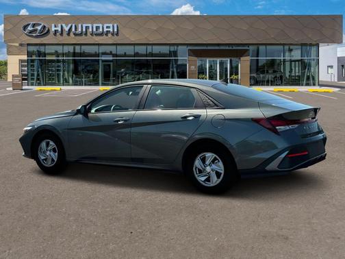 2025 Hyundai ELANTRA SE