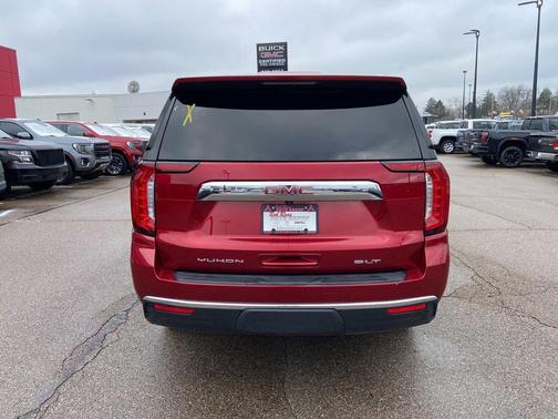 2022 GMC Yukon SLT