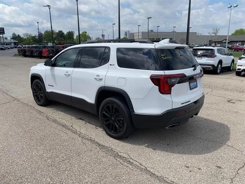 2023 GMC Acadia AWD SLT