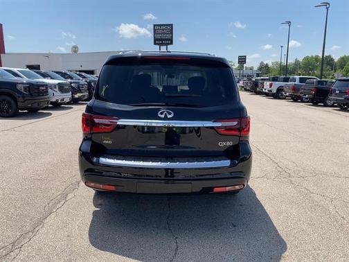 2023 INFINITI QX80 Luxe