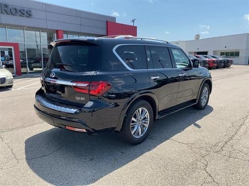 2023 INFINITI QX80 Luxe