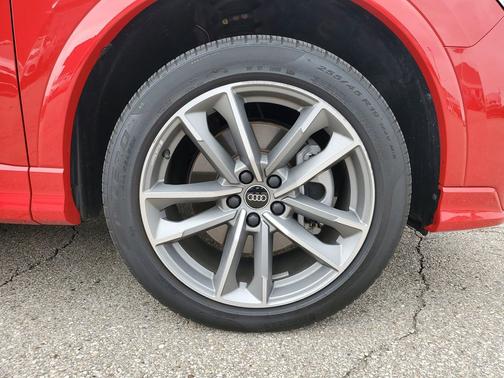 Progressive Red Metallic 2025 Audi Q3 Premium 45 TFSI S line quattro Tiptronic