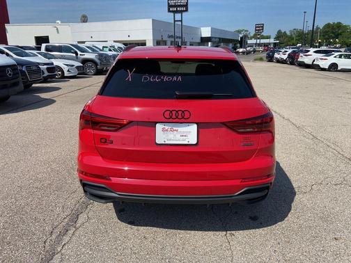 Progressive Red Metallic 2025 Audi Q3 Premium 45 TFSI S line quattro Tiptronic