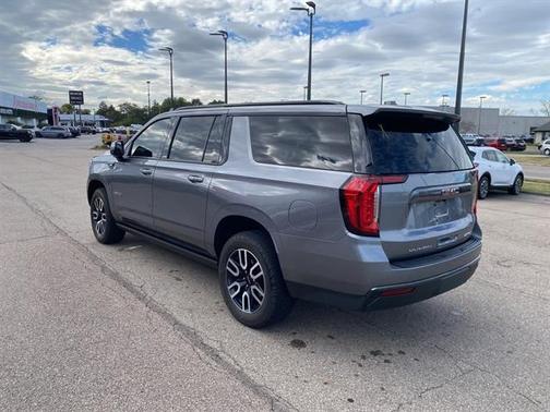2021 GMC Yukon XL 4WD AT4
