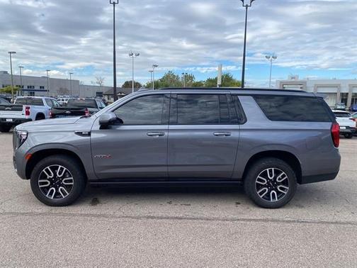 2021 GMC Yukon XL 4WD AT4