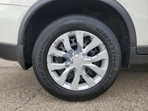 Glacier White 2017 Nissan Rogue S