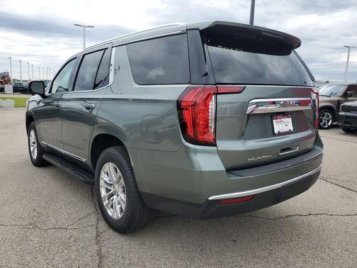 Frosted Pine Metallic 2023 GMC Yukon SLT
