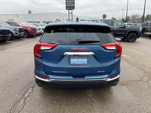 2024 GMC Terrain SLT