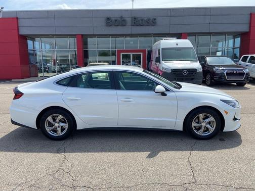 Quartz White 2022 Hyundai SONATA SE