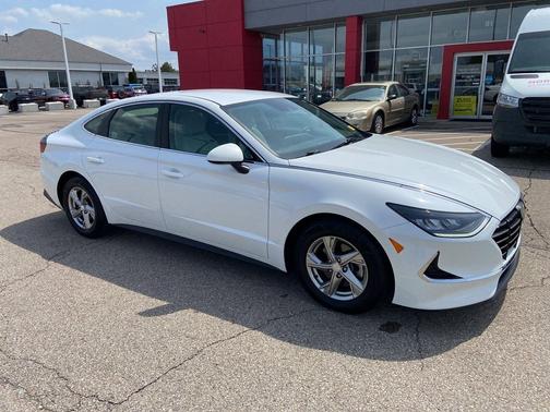 Quartz White 2022 Hyundai SONATA SE