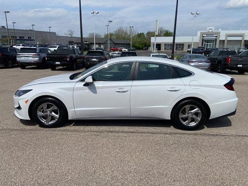 Quartz White 2022 Hyundai SONATA SE