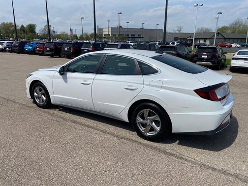 Quartz White 2022 Hyundai SONATA SE