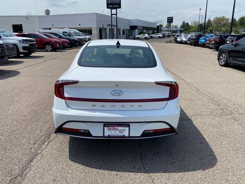 Quartz White 2022 Hyundai SONATA SE