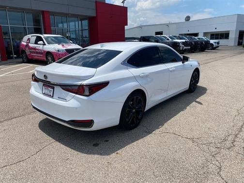 2023 Lexus ES 300h F SPORT Handling