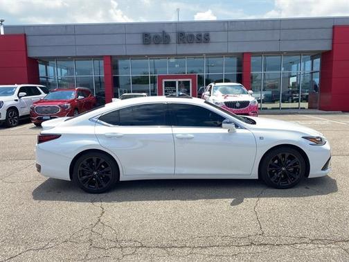 2023 Lexus ES 300h F SPORT Handling