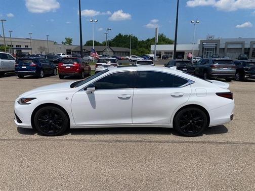 2023 Lexus ES 300h F SPORT Handling