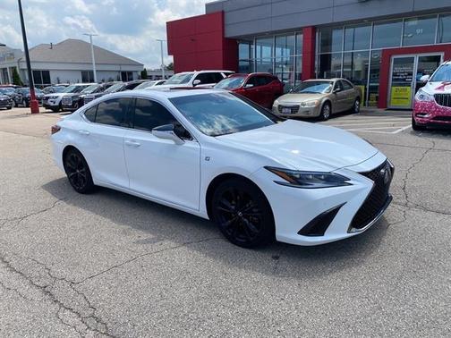 2023 Lexus ES 300h F SPORT Handling