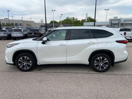 Blizzard Pearl 2021 Toyota Highlander XLE