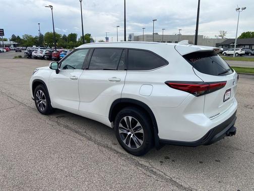 Blizzard Pearl 2021 Toyota Highlander XLE