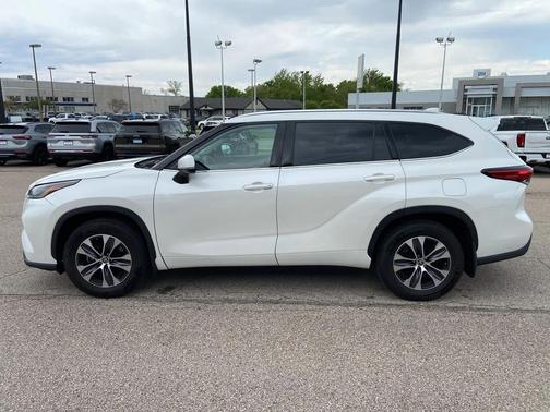 Blizzard Pearl 2021 Toyota Highlander XLE